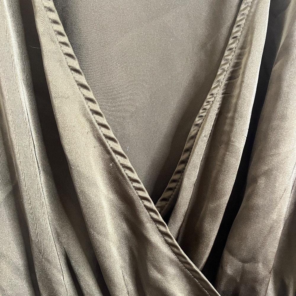 Guess Olive Satin Surplice Peplum Blouse Small Balloon Sleeve Top - Picture 7 of 7